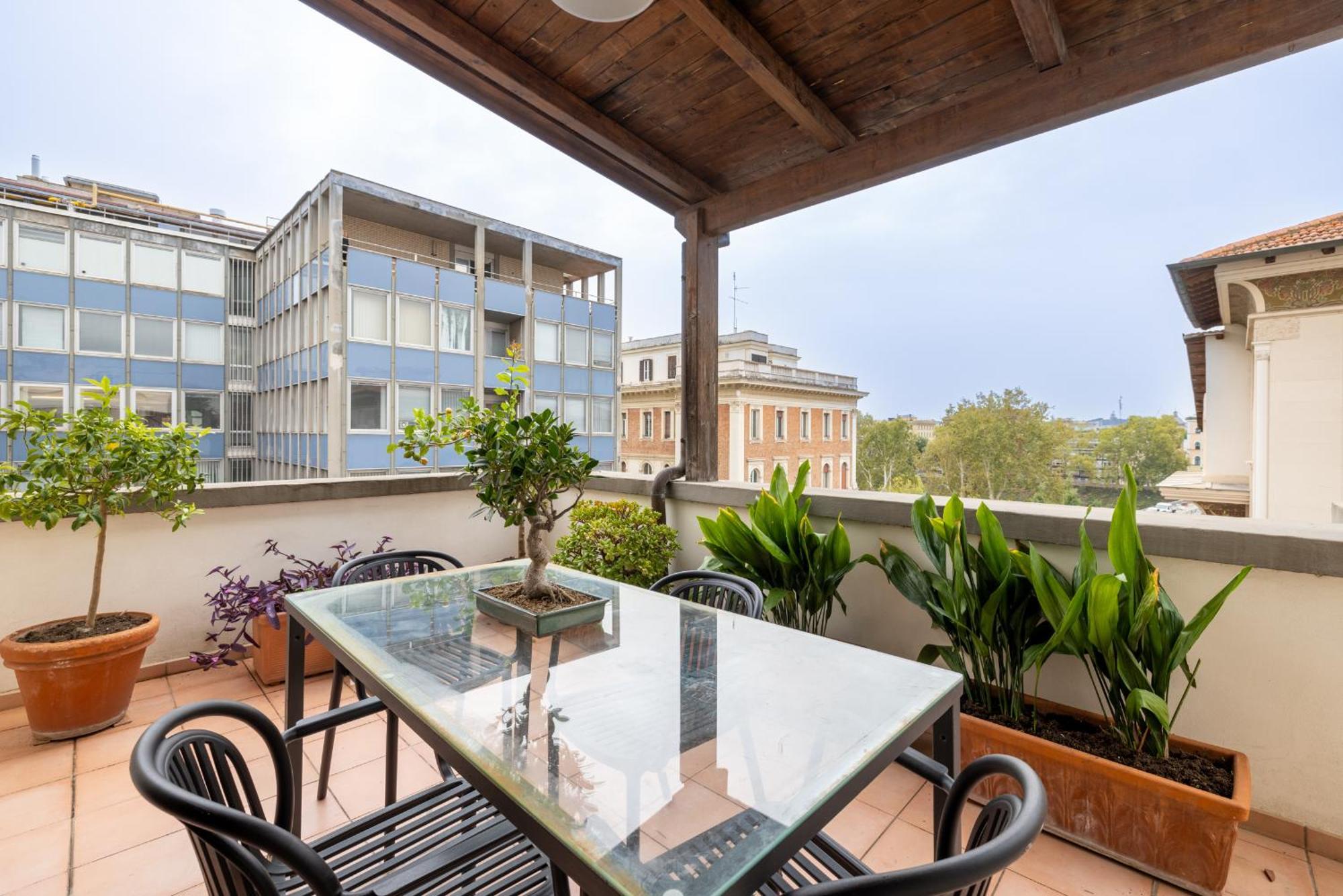 Elegant Penthouse With Terrace